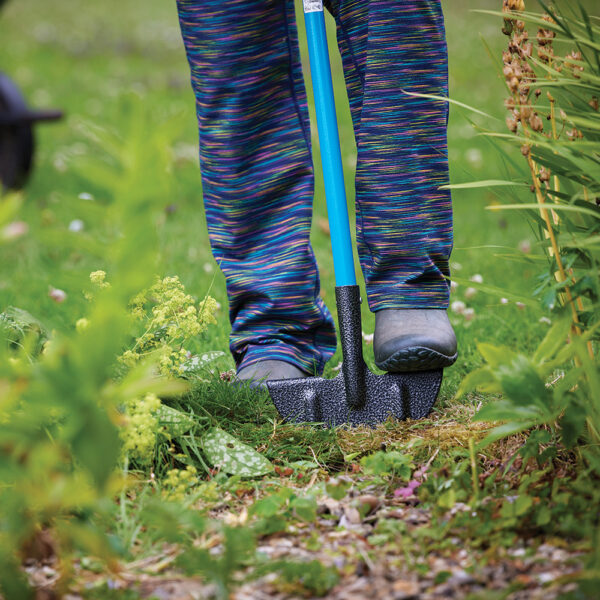 Half-moon shaped blade with treads for improved foot pressure