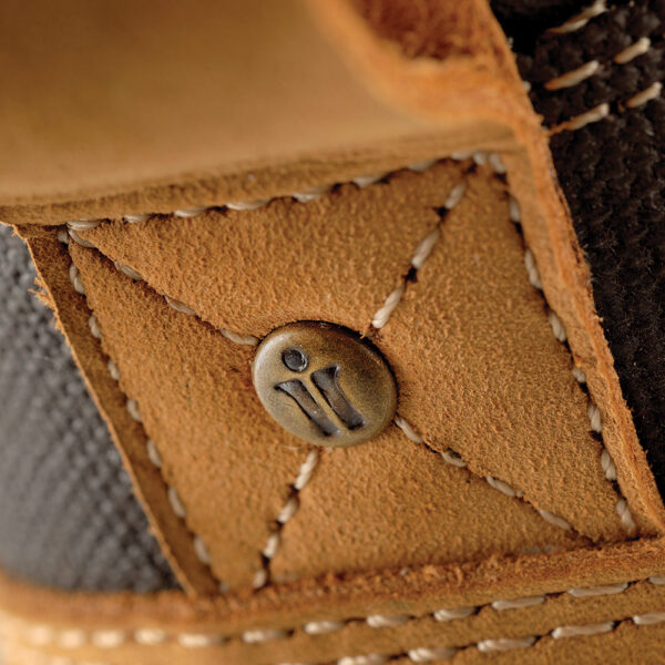 Heat-resistant sole provides extra comfort & protection in hot working environments