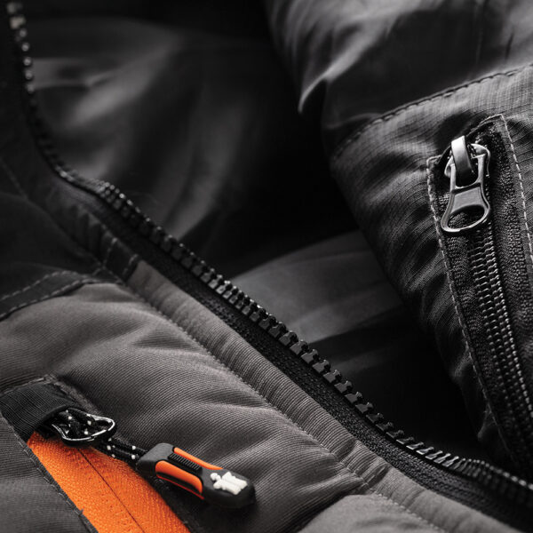 Secure zipped pockets & internal pocket for safe storage of accessories